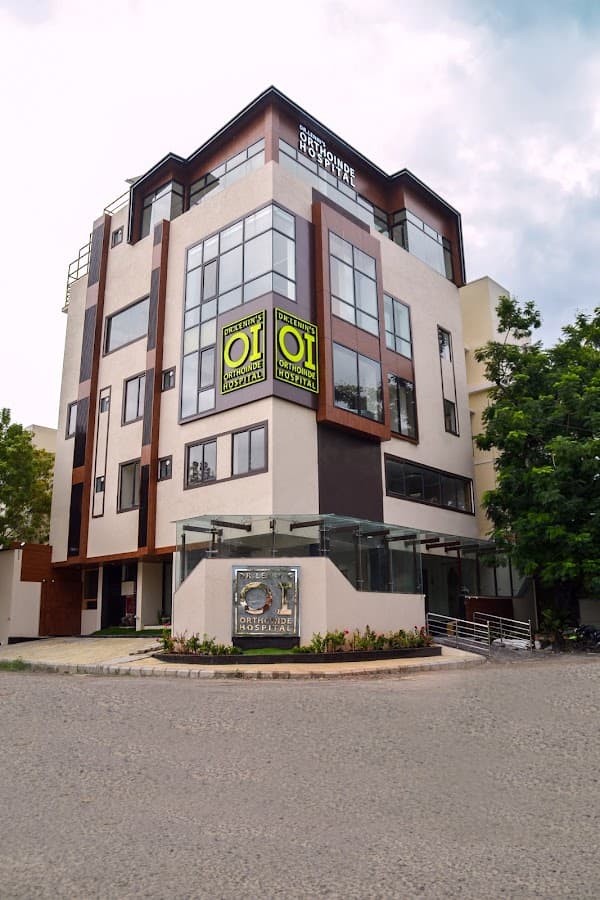 Dr. Lenin’s Orthoinde Hospital - Padma Ambulance Service Anna Nagar