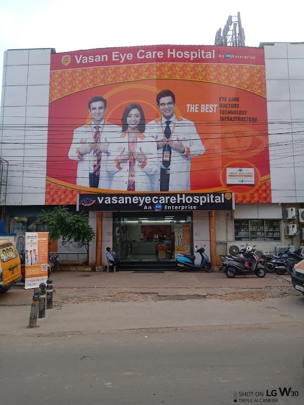 Vasan Eye Care Hospital - (Vadapalani, Chennai) - Ambulance service by Padma Ambulance in Vadapalani